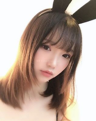 年轻秘书